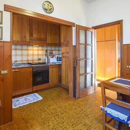 3 Bedroom Awesome In Capezzano Pianore