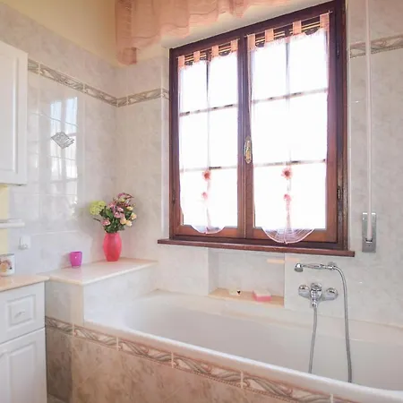 3 Bedroom Awesome In * Capezzano Pianore