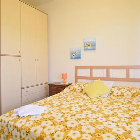 Apartment 3 Bedroom Awesome In *